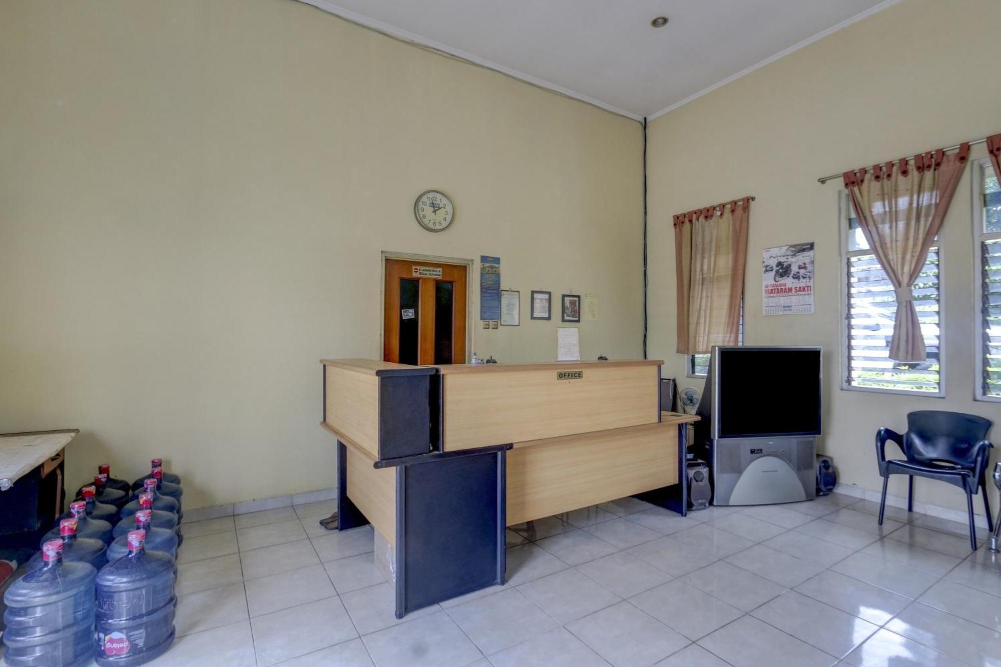 Oyo Life 90159 Puri Asoka Guest House 三宝垄 外观 照片