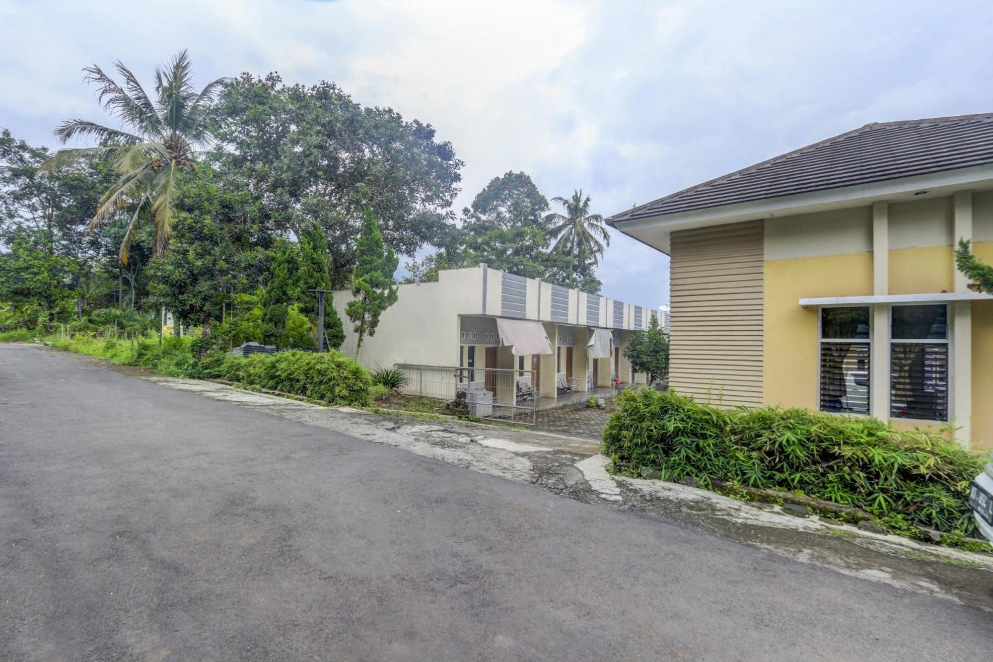 Oyo Life 90159 Puri Asoka Guest House 三宝垄 外观 照片