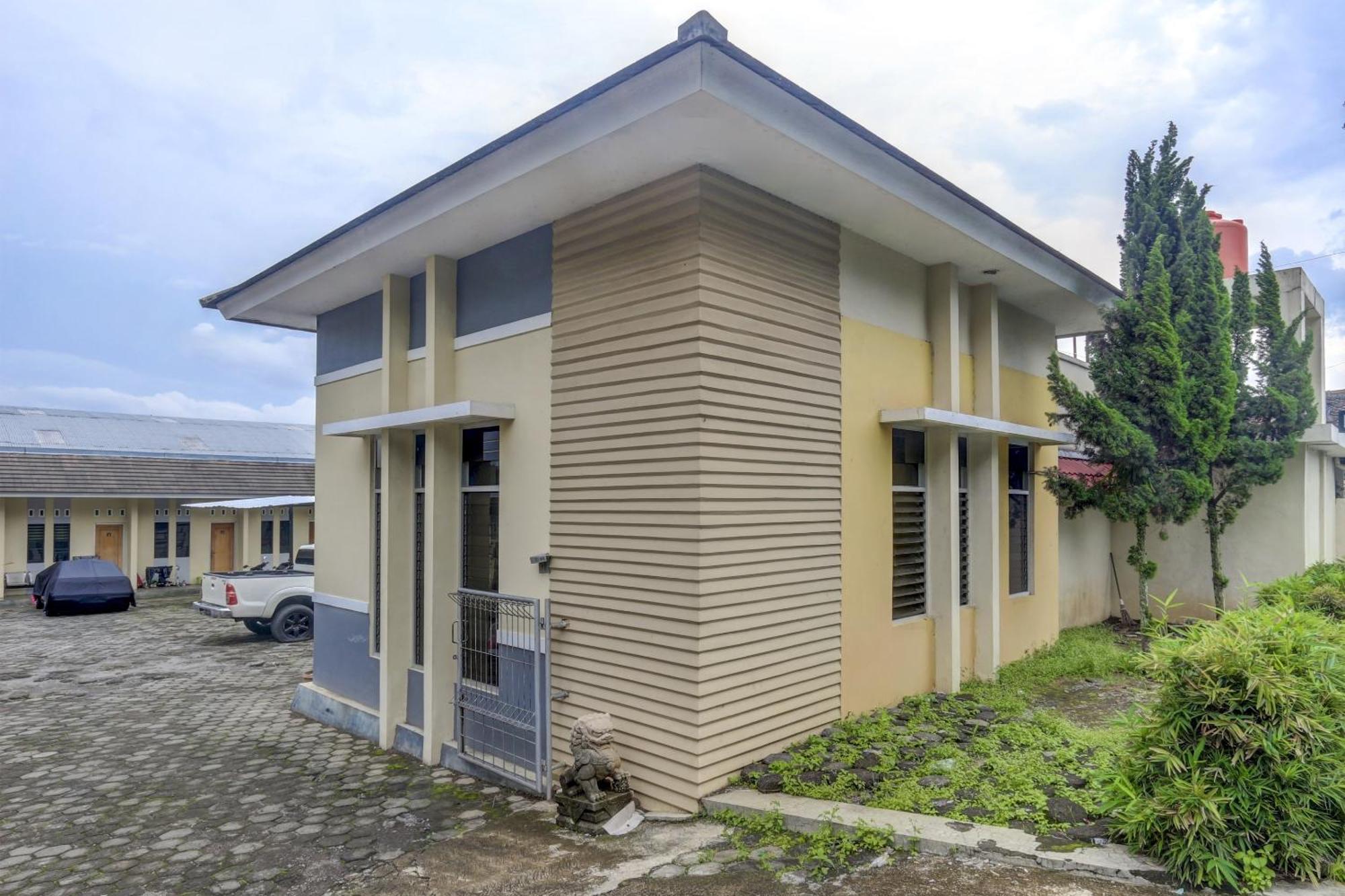 Oyo Life 90159 Puri Asoka Guest House 三宝垄 外观 照片